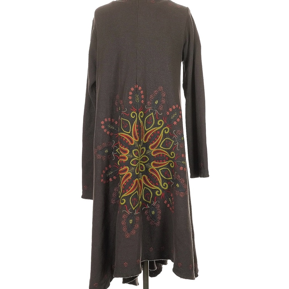 Biya Duster with Floral Embroidery - Picture 4 of 5